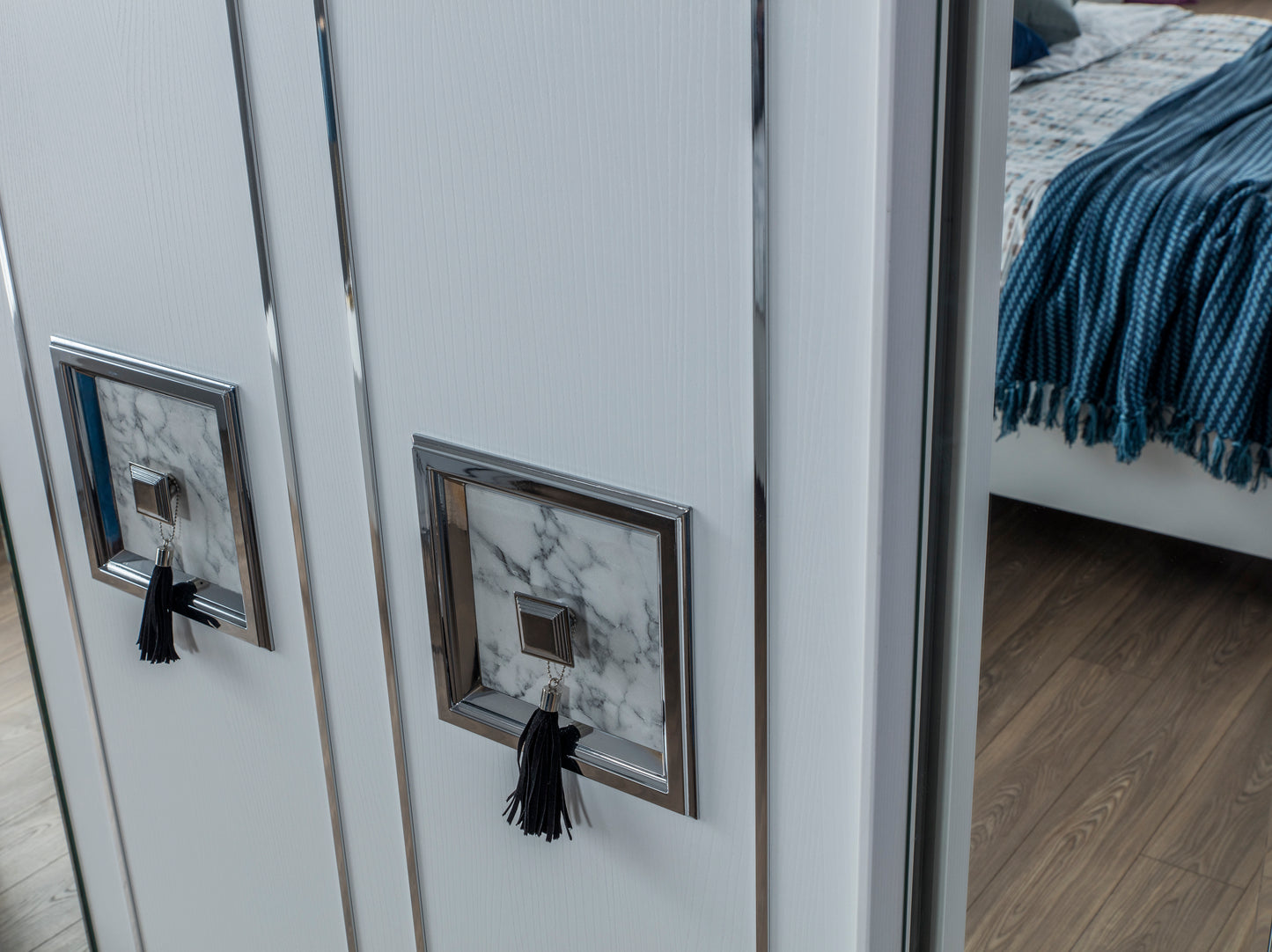 BELEK - Wardrobe